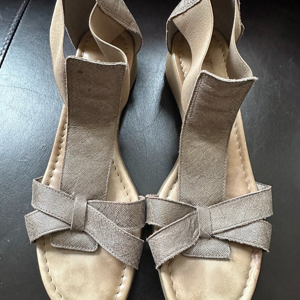 The Flexx Sandals 10 Pewter Leather Metallic Pull On Band Together Gladiator